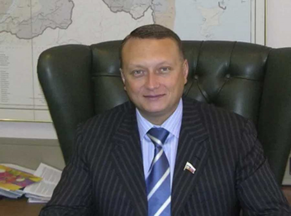 &quot;Не суди, пока не прошел в его мокасинах&quot;: Как общественное мнение формируется вокруг громких дел