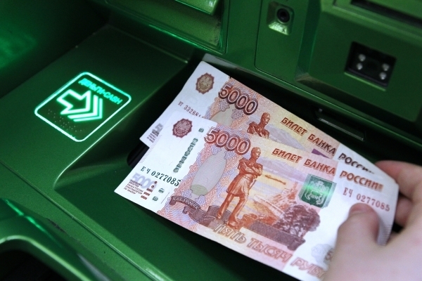 Долговая яма без спасательного круга: как россиян не пускают в процедуру банкротства