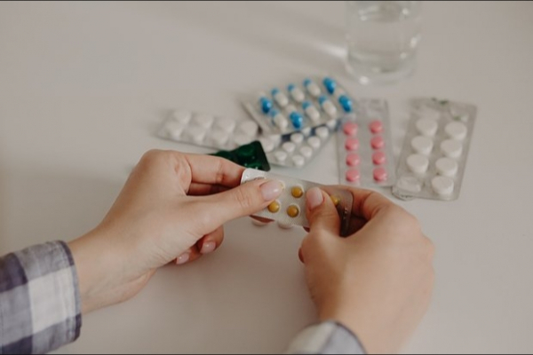 Какие лекарства должны быть в каждой домашней аптечке: советы врача